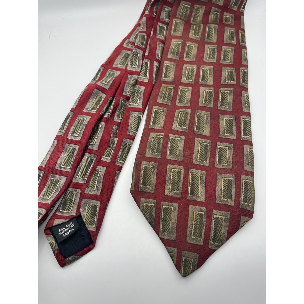 Kenneth Cole New York Mens Silk Tie Burgundy Geometric Box Pattern 4 Inch Wide